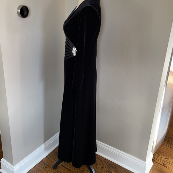 Vintage velvet dress with crystals - Picture 5 of 7